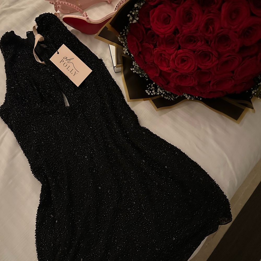 Elegant Black Sleeveless Dress - Picture 5 of 7